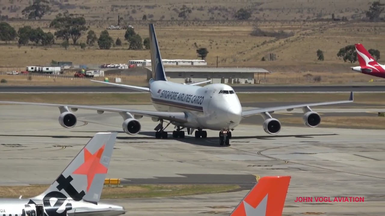 SINGAPORE CARGO BOEING 747.400 QUEEN 👸 LANDING RWY34 AND TAXI TO GATE MELBOURNE AIRPORT YMML👸🛬🛬🛬