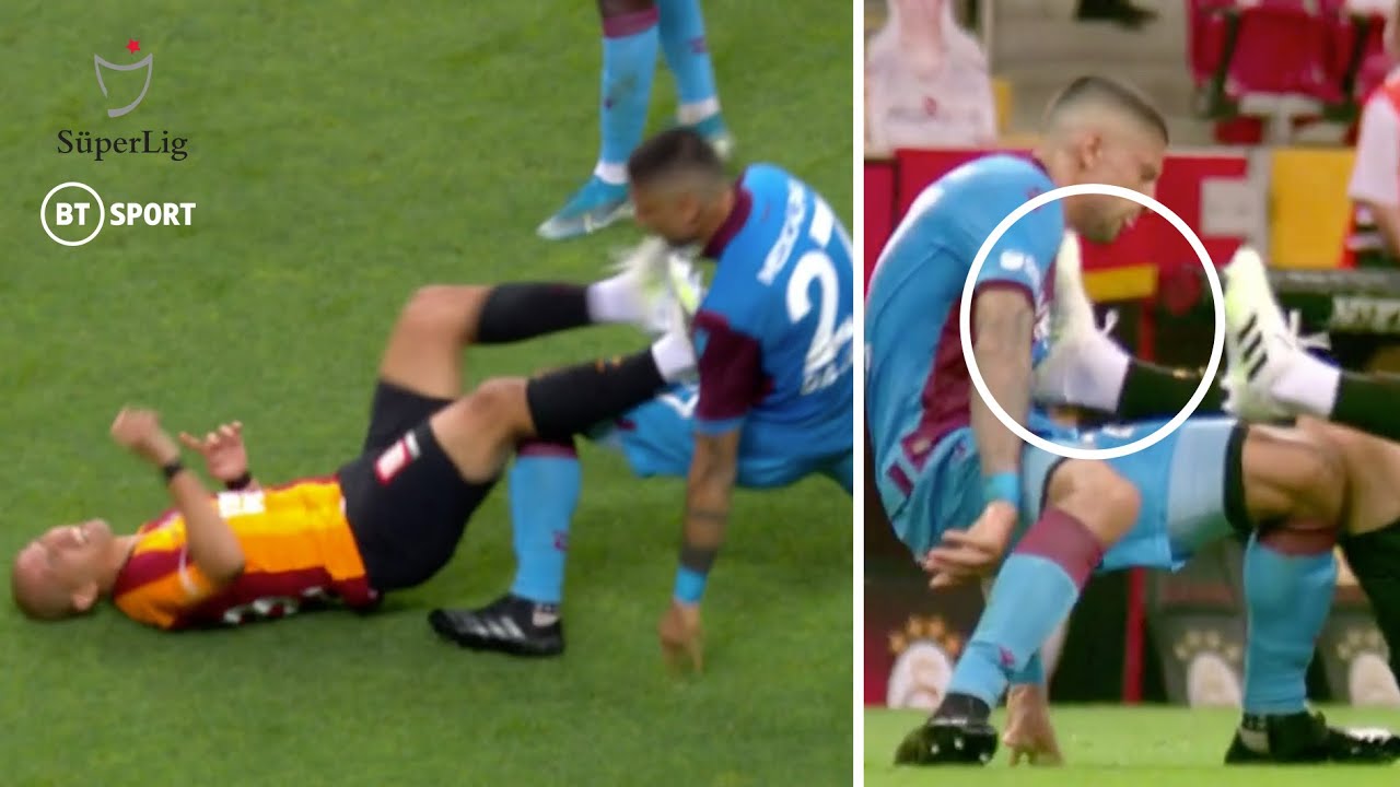 Crazy red card in Turkish Süper Lig as Sofiane Feghouli kicks his opponent's chest
