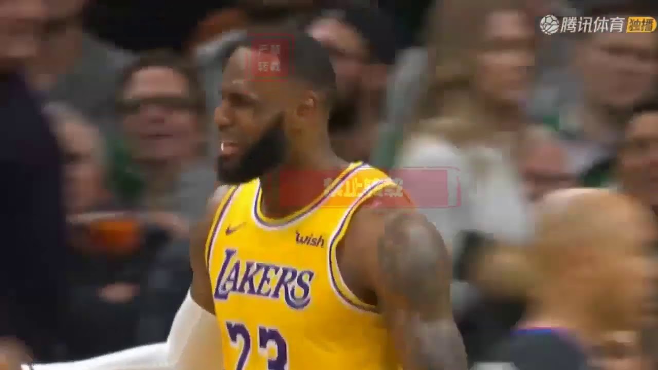 LeBron James Gets Furious At Ref After Kyrie Baits Him Into A Foul！（Mic'd Up）