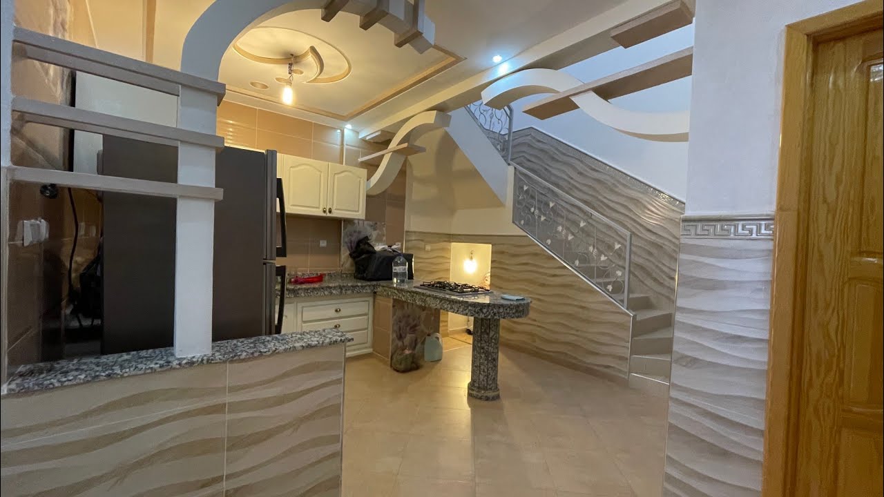 منزل مكون من طابقين بطريق الغرب 70 متر 👌💯 69 م قابل للتفاوض 👍