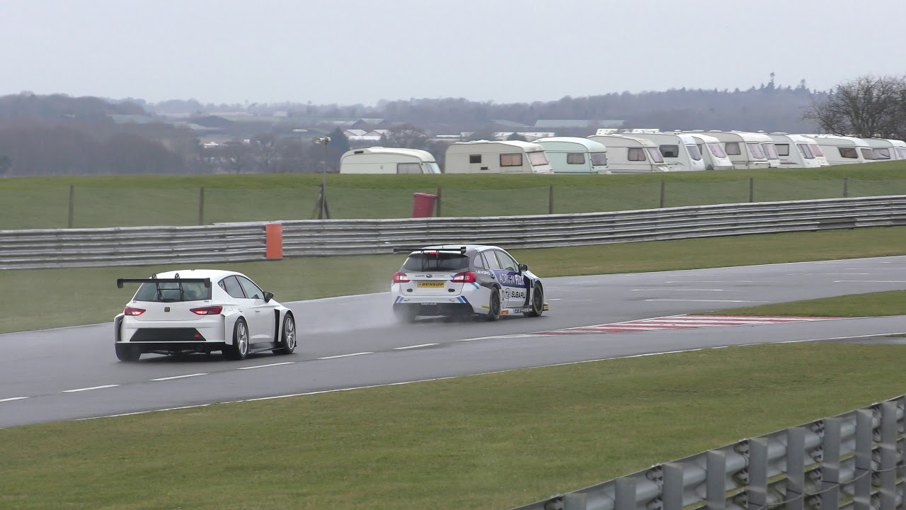 good Subaru BTCC passes Seat car  senna straight at Snetterton 12mar18 951a