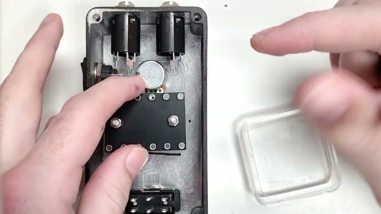 DIY Pedal Tips: Board installation without drilling