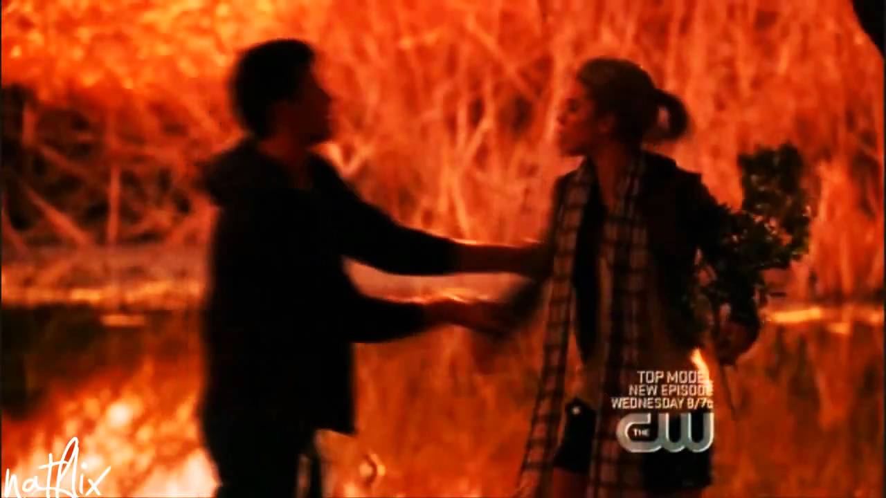 90210 Naomi & Liam ~ Hello