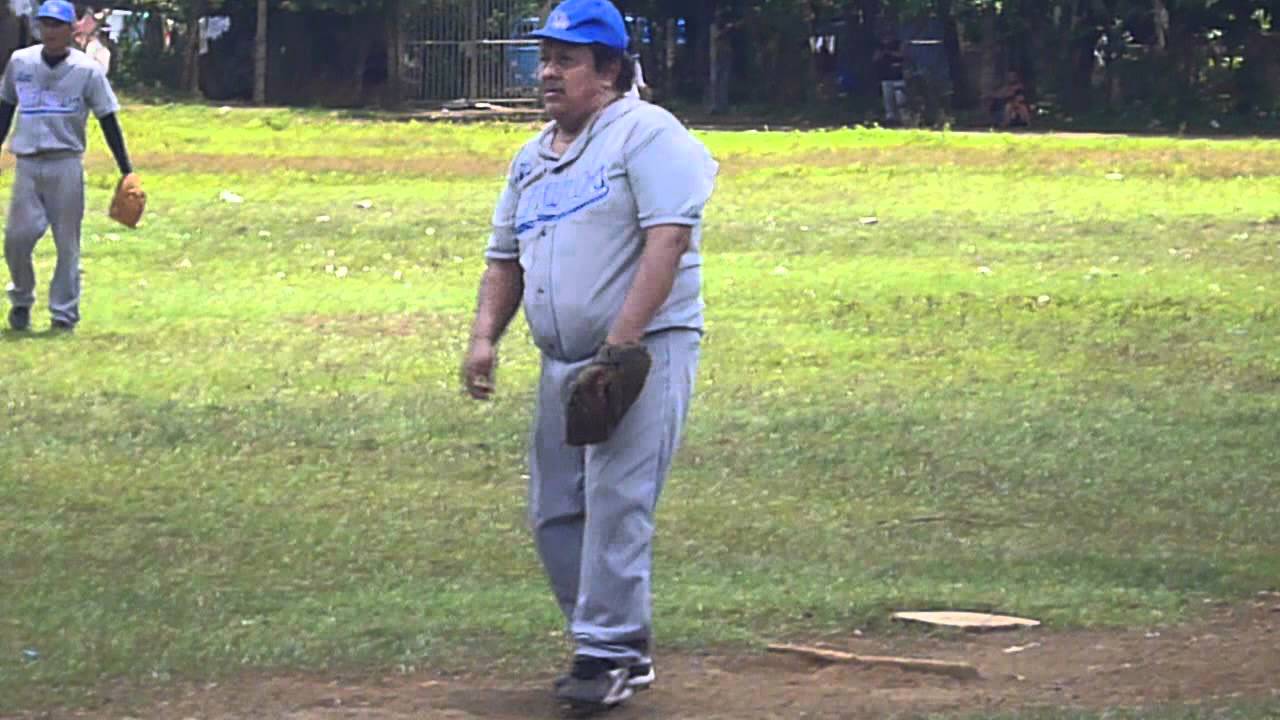 El Latigo picher de softball