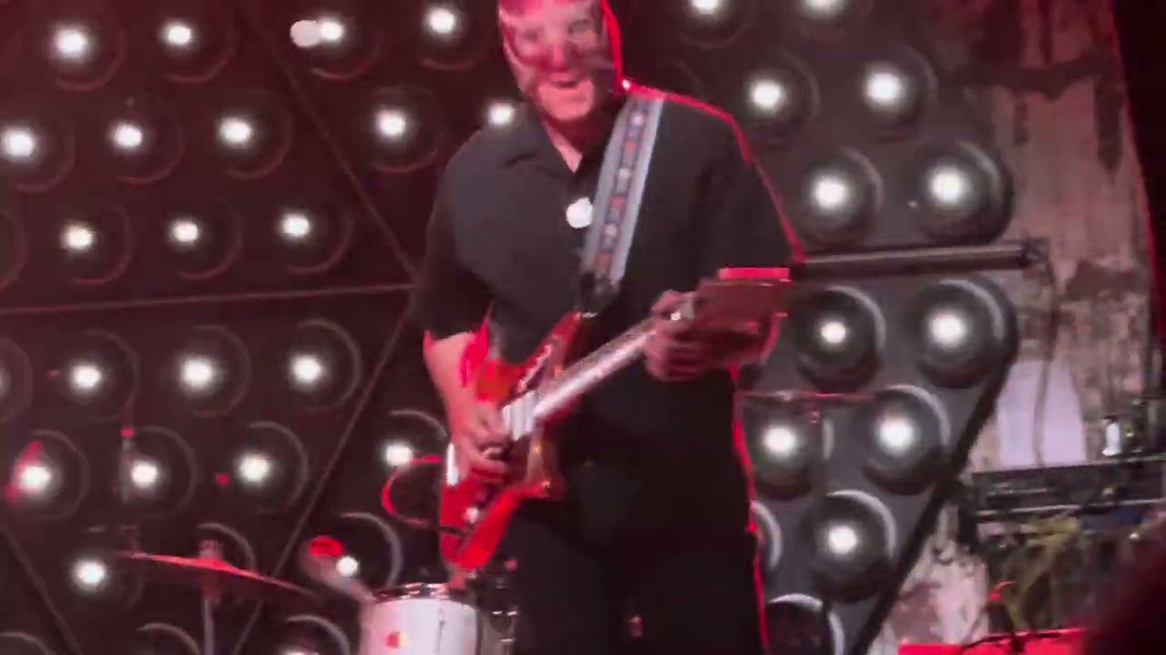 Nick Lowe & Los Straitjackets, “Tokyo Bay,” Asbury Lanes, Asbury Park, NJ, 8/15/2025