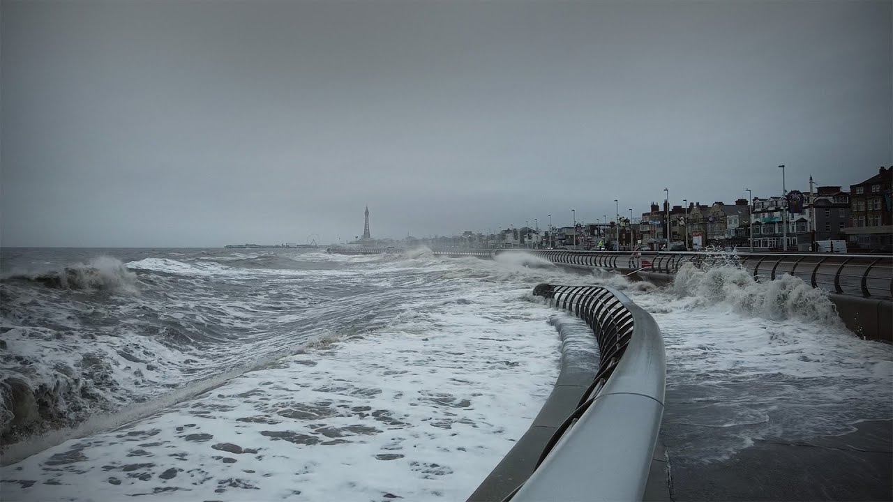Crazy Waves batter Blackpool 🌊💦☔️
