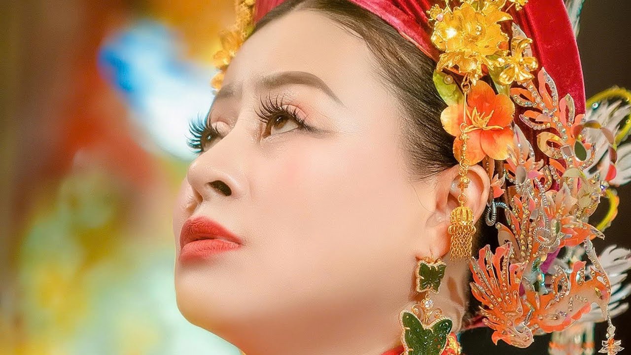 VĂN THANH LONG 36 GIÁ TẠI ĐỀN QUAN HOÀNG MƯỜI . THANH ĐỒNG NGUYỄN THU HUYỀN HD1