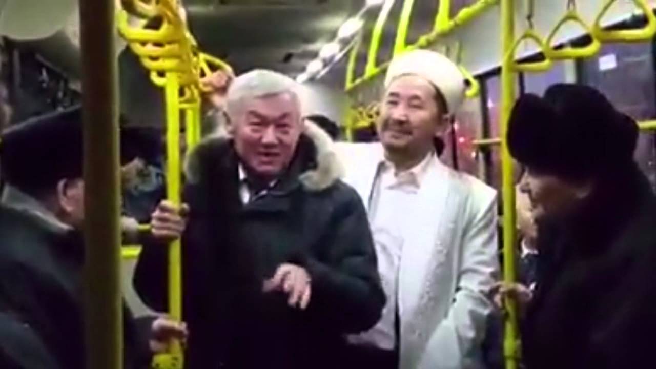 Аким Сапарбаев проехал в городском автобусе в Актобе