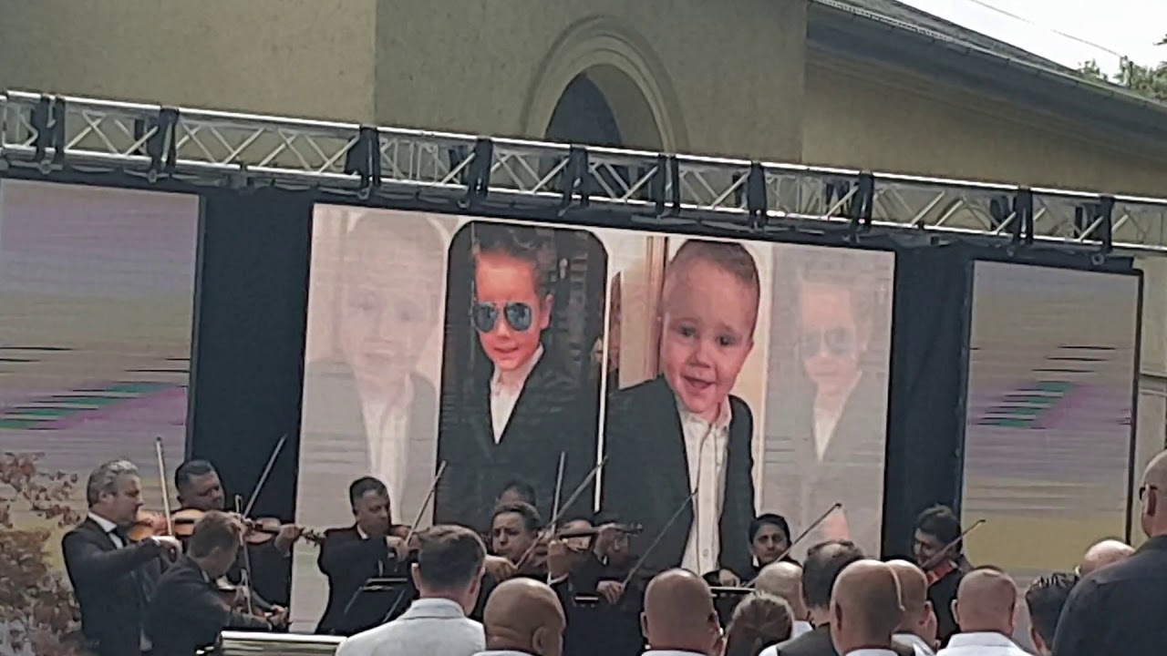 Így hegedült Mága Zoltán L.L. Junior kisfiának temetésén