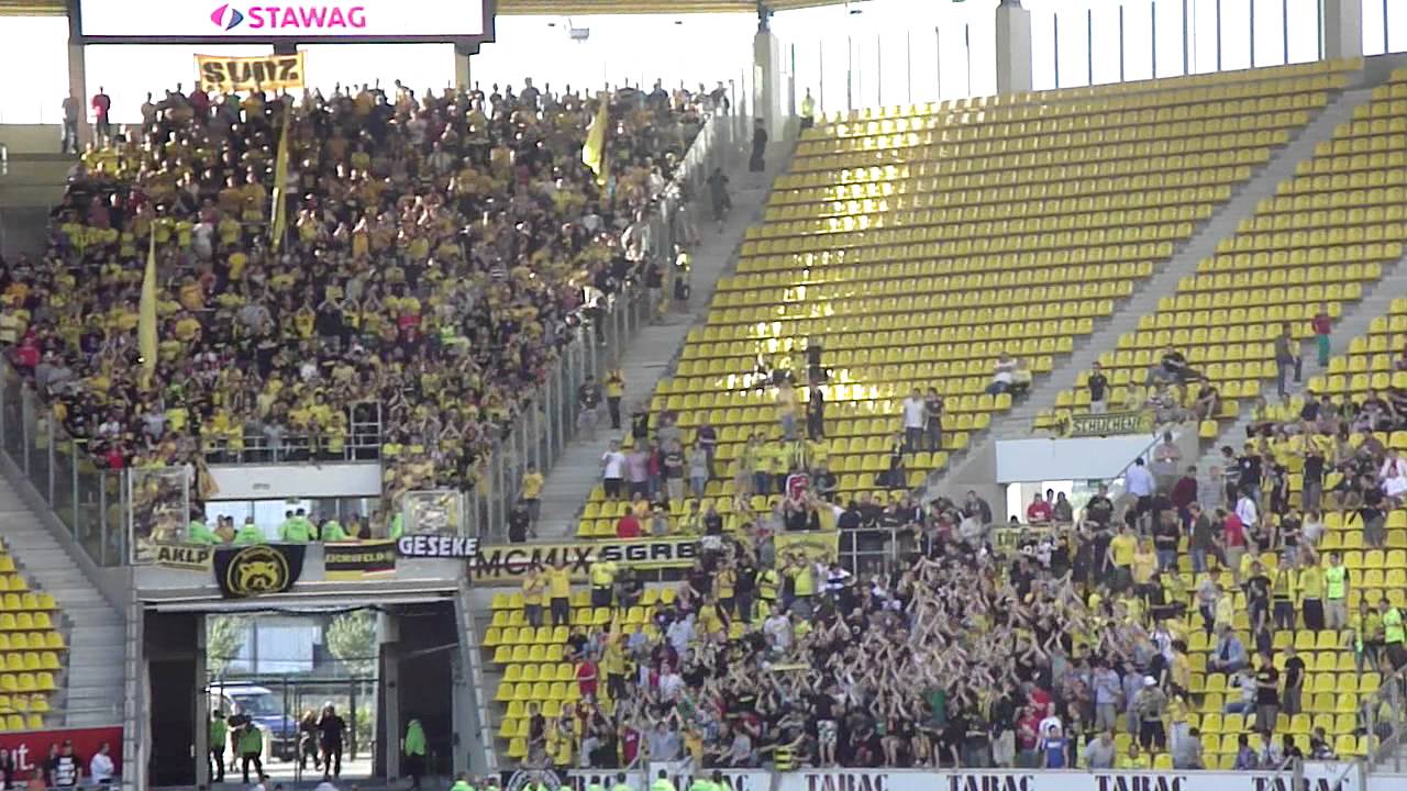 Ankunft der Dortmunder ultras auf dem Tivoli