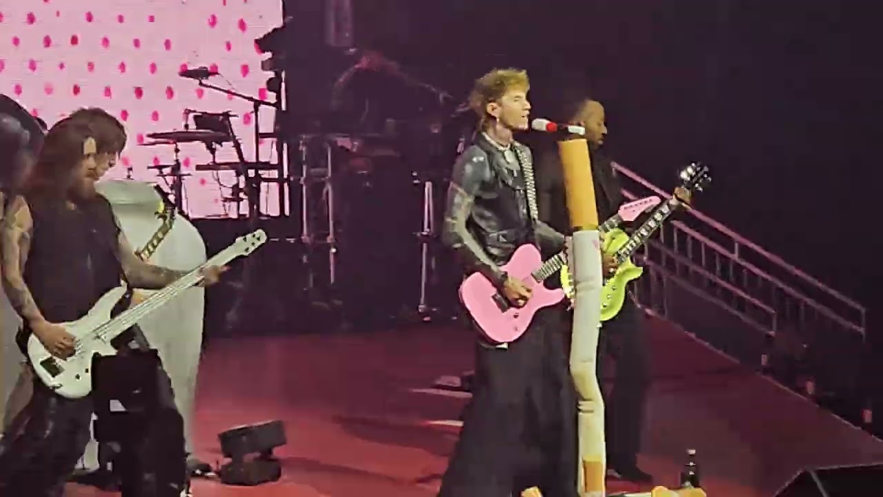 MGK - Kiss Kiss Live (Lost Americana Tour) Tampa Florida (12/19/2025) (4K 60FPS)