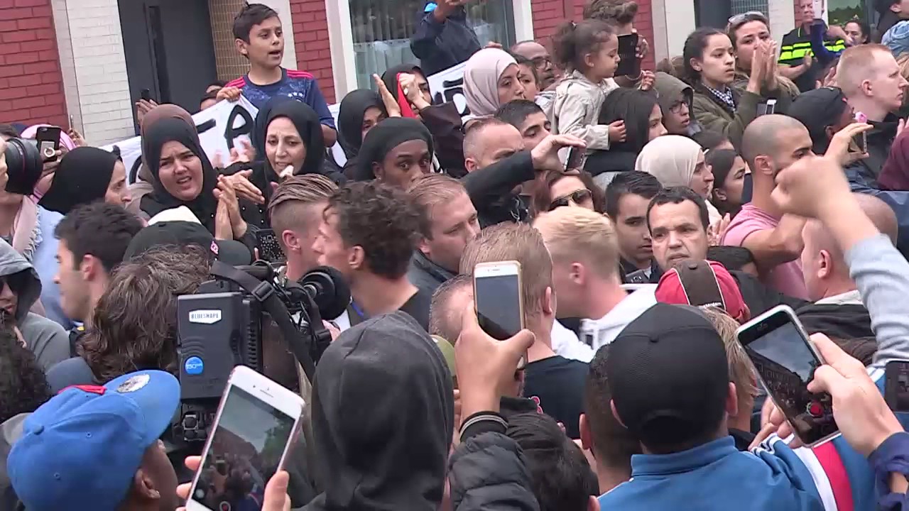 Massale steunbetuiging voor Nouri in Geuzenveld