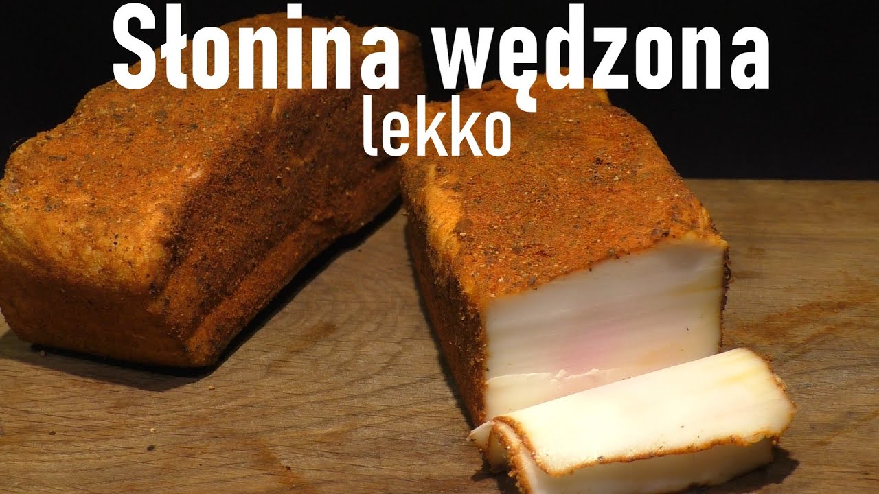 Słonina w przyprawach liźnięta dymem w wędzarni