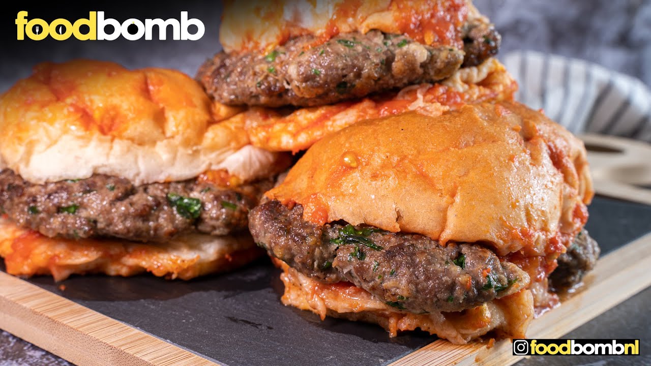 #293 Islak Hamburger | Turkse Natte Hamburger met Tomatensaus | Turks Streetfood | Jammie | Foodbomb