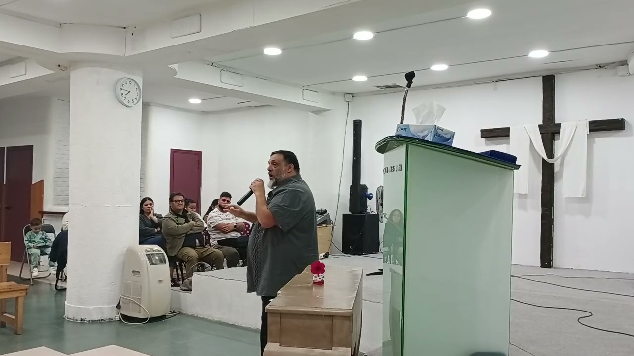 Canta Javi y predica hermano keo