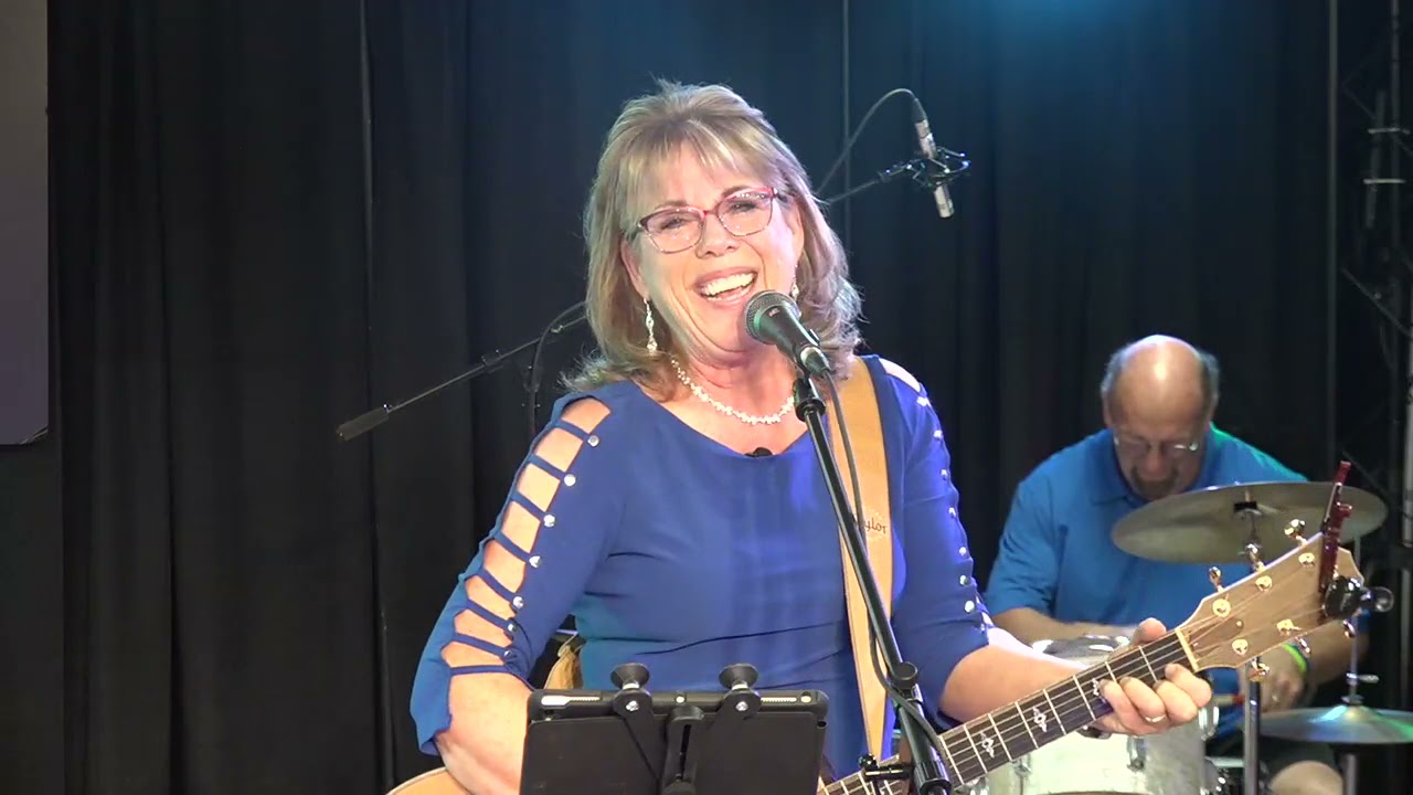 Julie and Mike Couch - Quarantine Tonight - 06/07/21