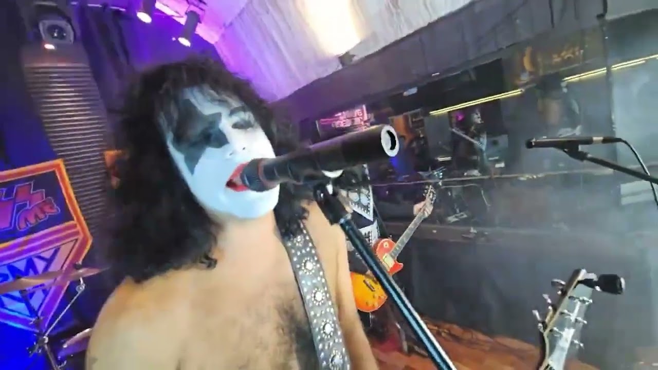 KISSme - I Was Made For Loving You - En vivo en 