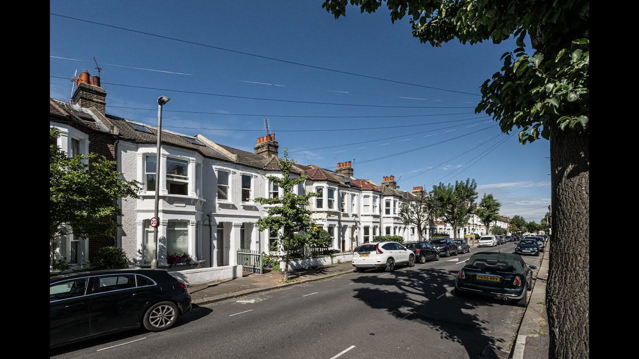 Grandison Rd, SW11 - 2 bed flat for rent