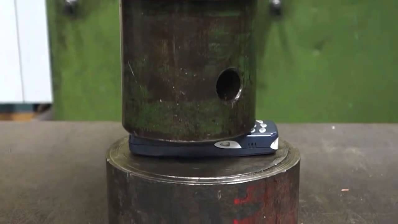 Nokia 3310 vs Hydraulic Press