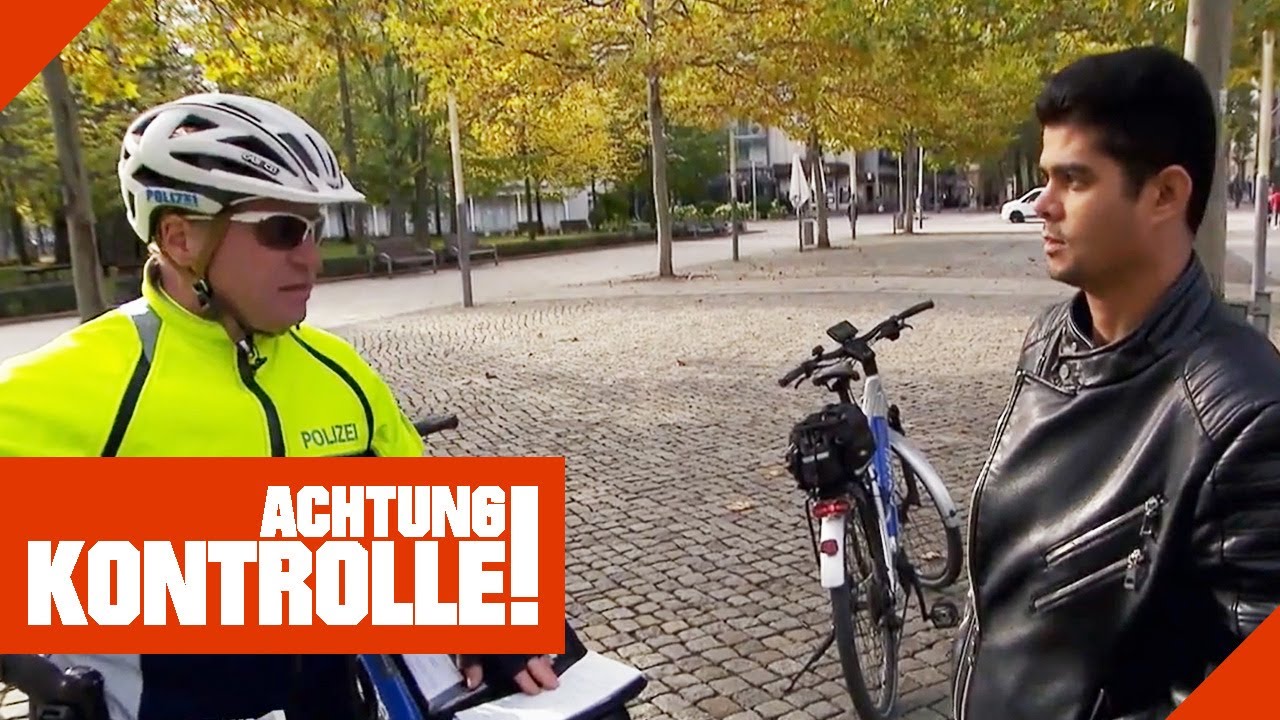 Dreist über rot gefahren! Mann diskutiert mit Polizei | Achtung Kontrolle | Kabel Eins