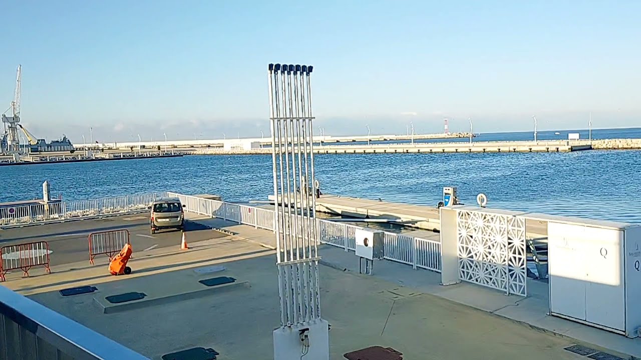 شوفو معيا منظر رائع من طنجة (شاطئ اشقار)