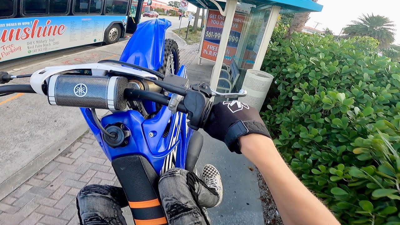 INSANE YZ125 WHEELIE COURSE IN TRAFFIC!