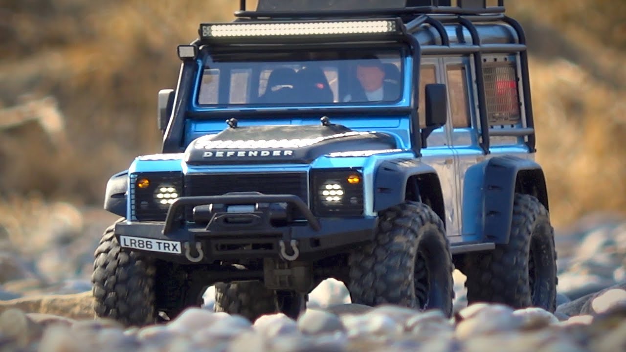 Traxxas TRX-4 Customized Landrover Defender - On a long Tour through different Terrain