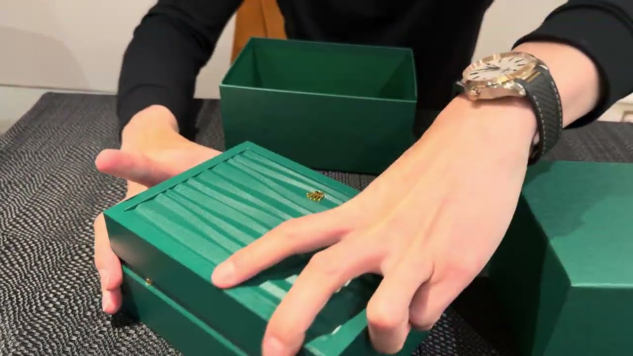 勞力士蠔式腕錶￼ Oyster Perpetual 31腕錶搭配開心果綠色錶面及蠔式（Oyster）錶帶 OP Rolex pistachio colour m277200-0012