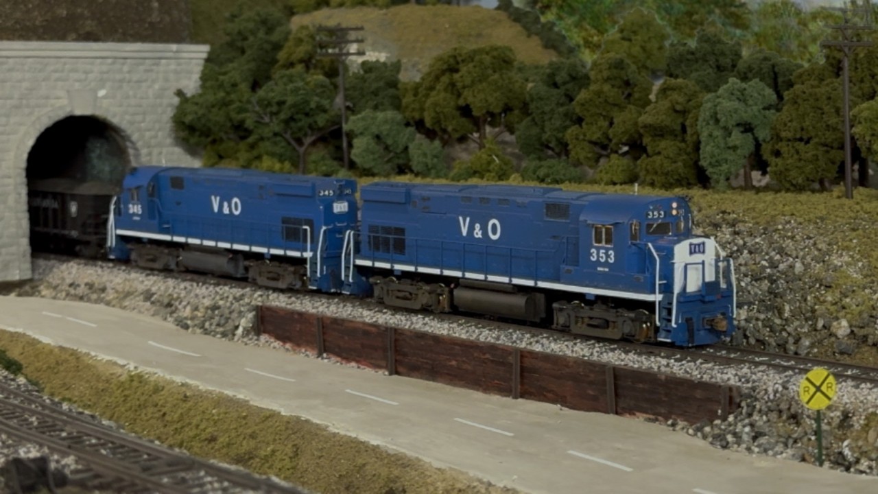 HO Scale Chasing the Virginian & Ohio Alco C424s around the layout