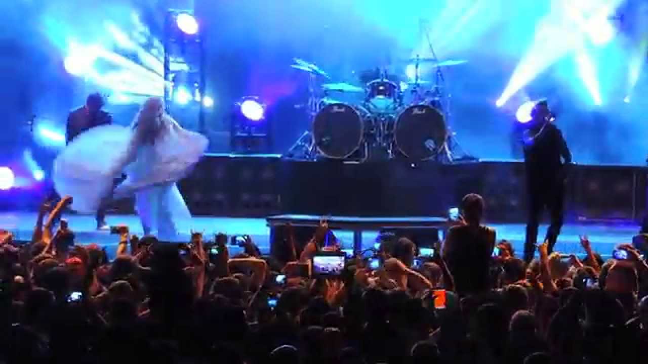 Papa Roach Ft. Maria Brink "Gravity" Live at the 2015 FMX Big Purple Party