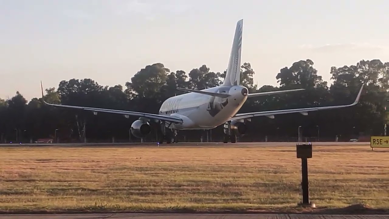 Airbus A 320 LV-KFX JetSmart pista 13