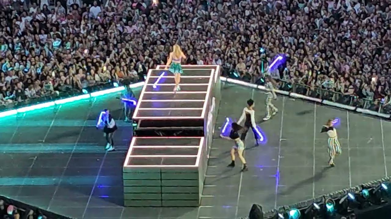 Taylor Swift - Style & Blank Space - Live - Hamburg 24.07.2024