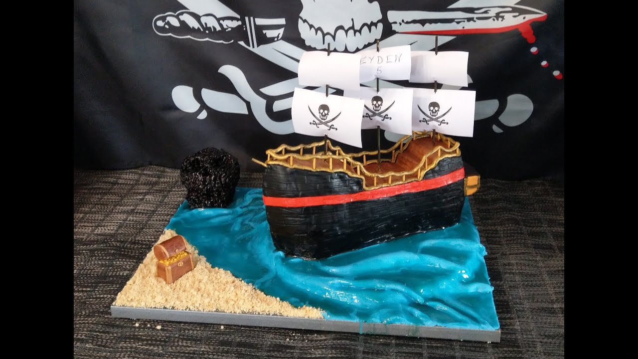 GATEAU BATEAU PIRATE en pâte à sucre