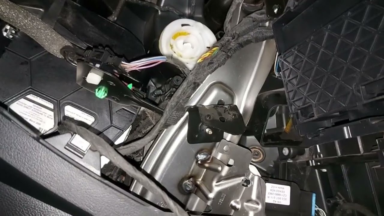 Volkswagen Passat B6 не греет правая сторона  адаптация заслонок  замена сервопривода