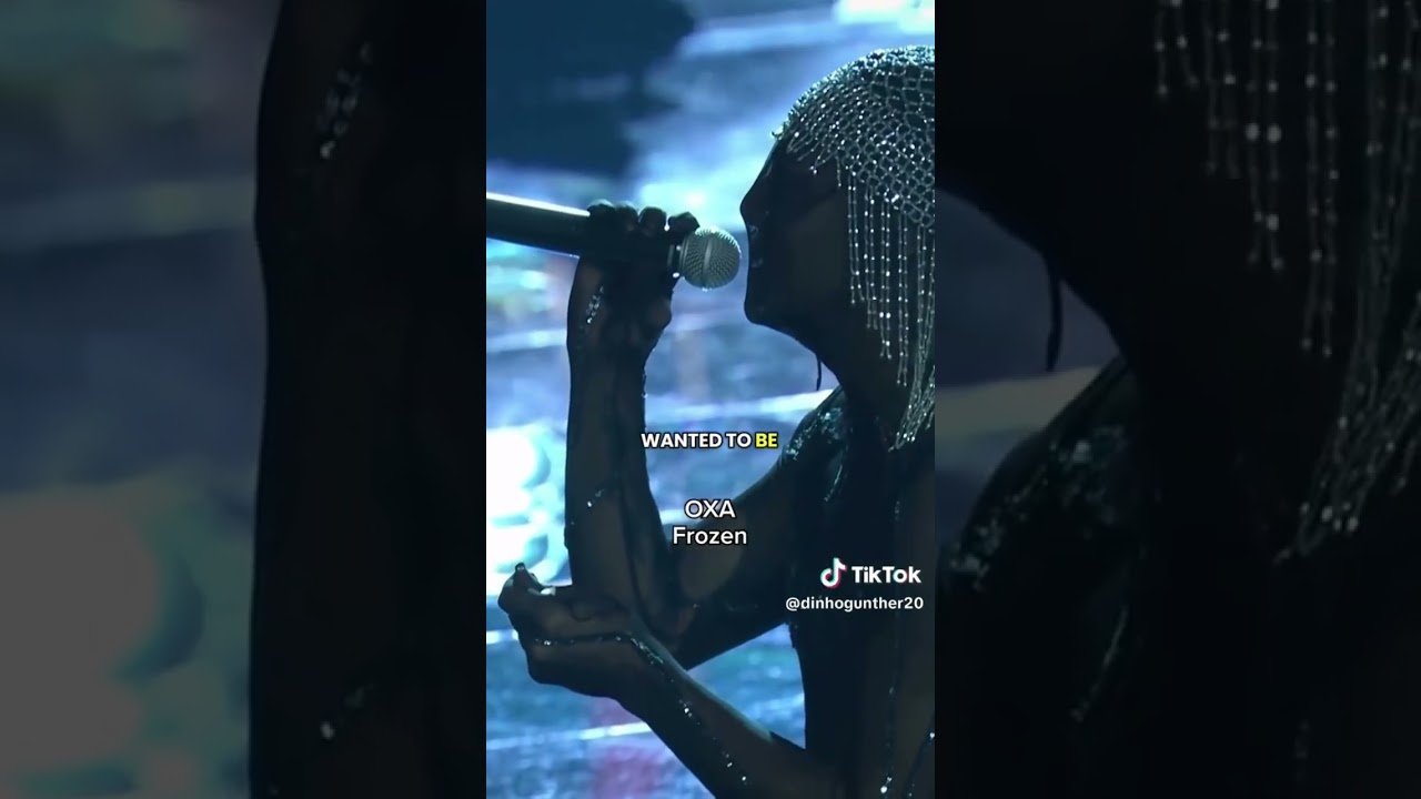 Oxa canta frozen da Madonna