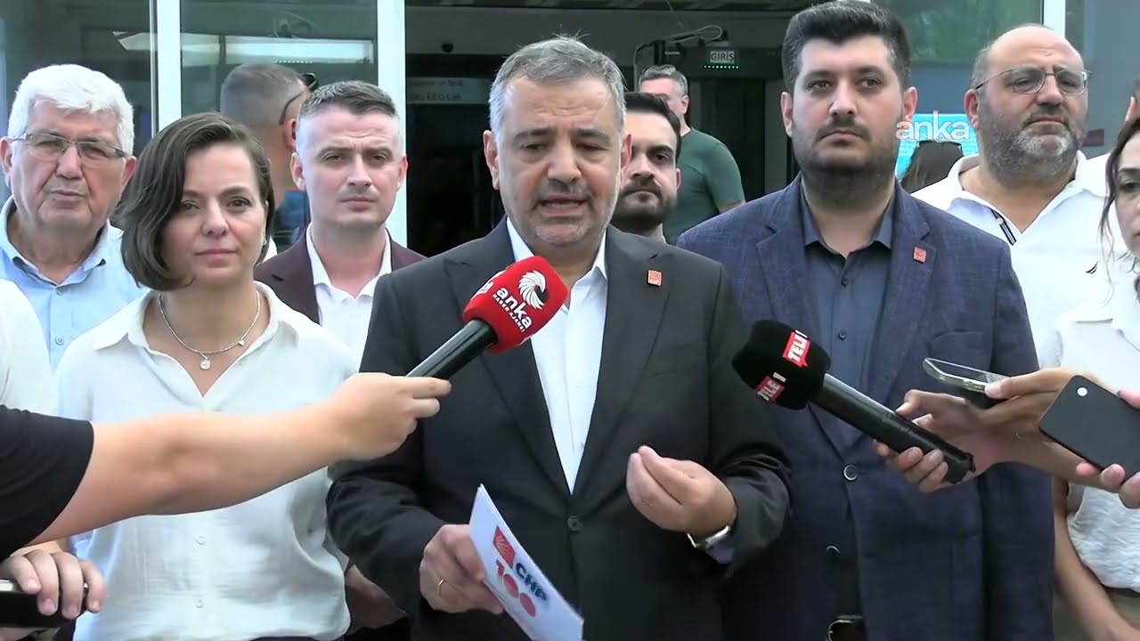 CHP İzmir İl Başkanı Şenol Aslanoğlu, Mehmet Murat Çalık'ı tedavi gördüğü hastanede ziyaret etti