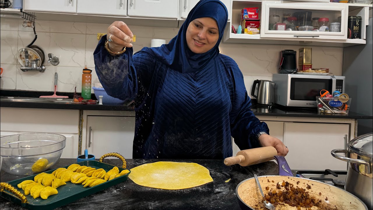 ياوقت لا تبحث خفايا المخاليق ماعاد نبغي منك غير السلامه أنا السعيد إلي ملا صدره الضيق وأنا السعيد 
