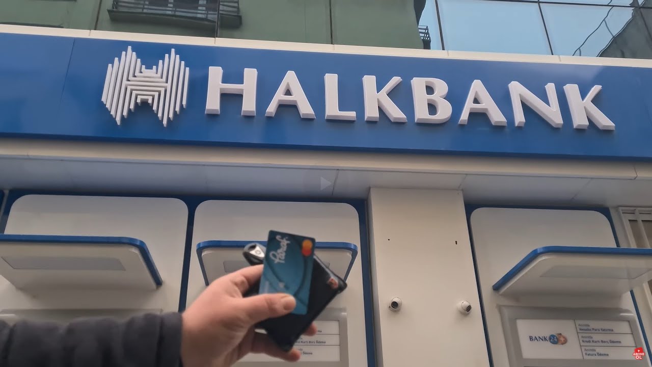 Halkbank ATM'den Para &Ccedil;ekme