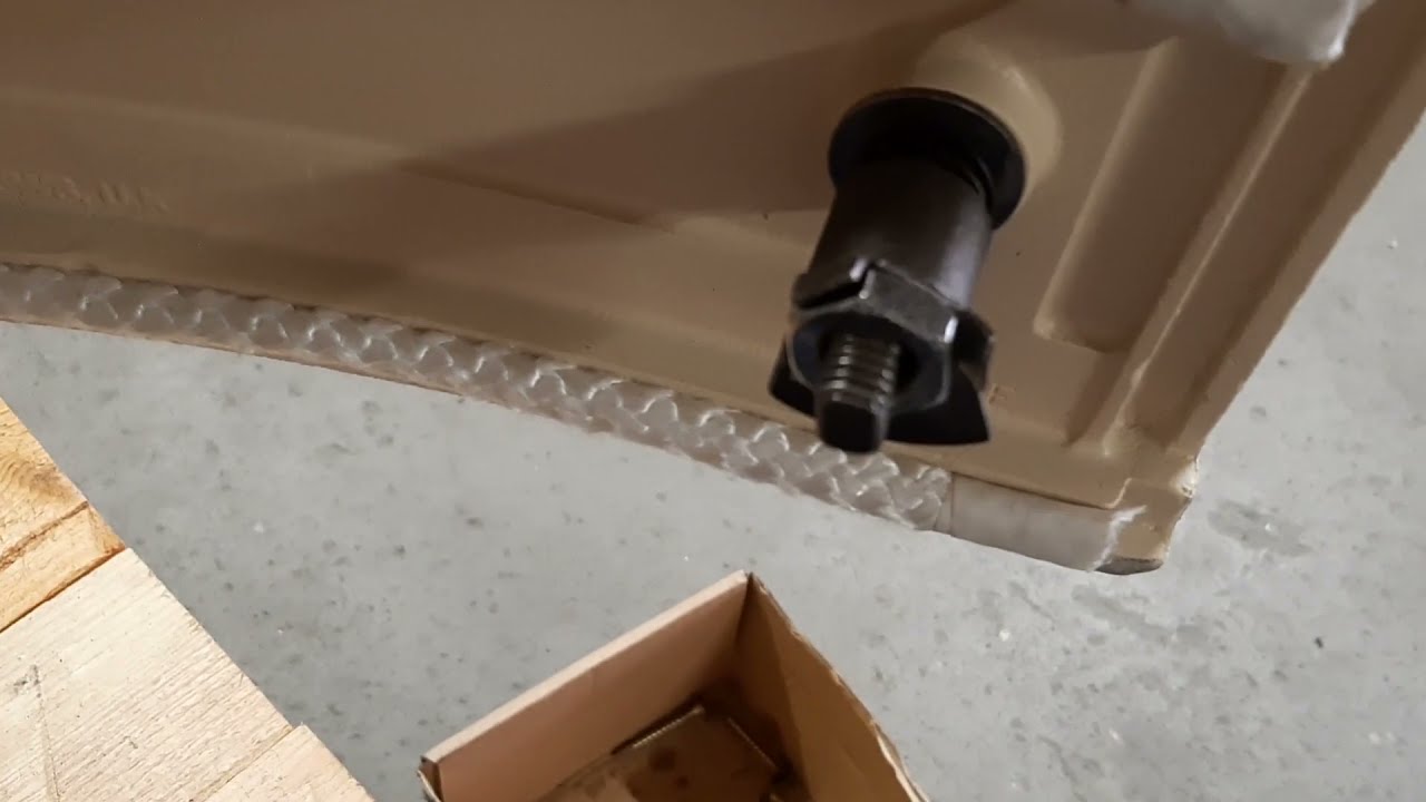 How to fit and adjust the Island 3 door catch mechanism.