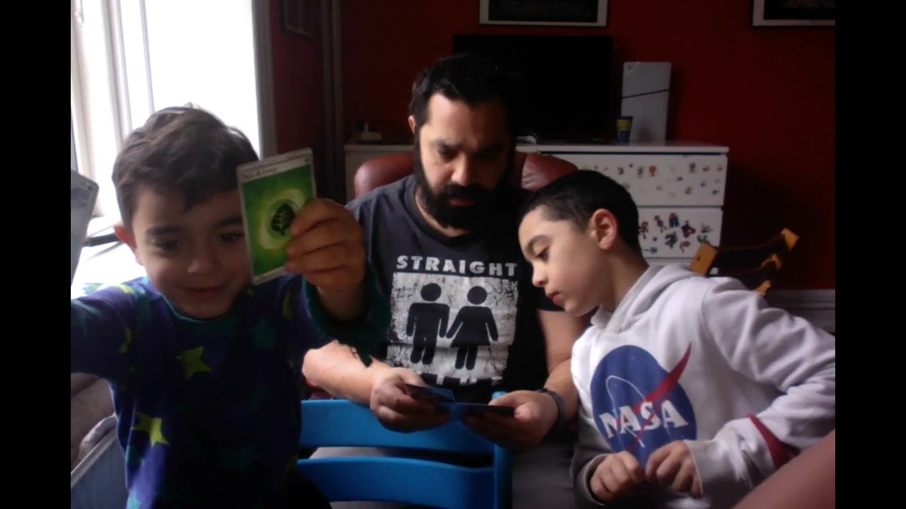 4-2-2026 Familien S åbner 14 Booster pakker pokemon