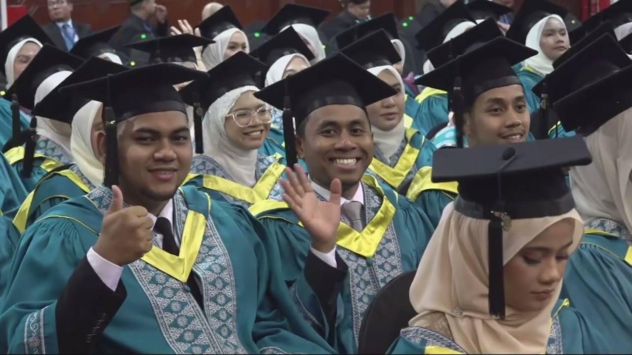 Prof. Sano Koutoub conferred degrees upon graduates at the 41st IIUM Convocation in Kuala Lumpur.