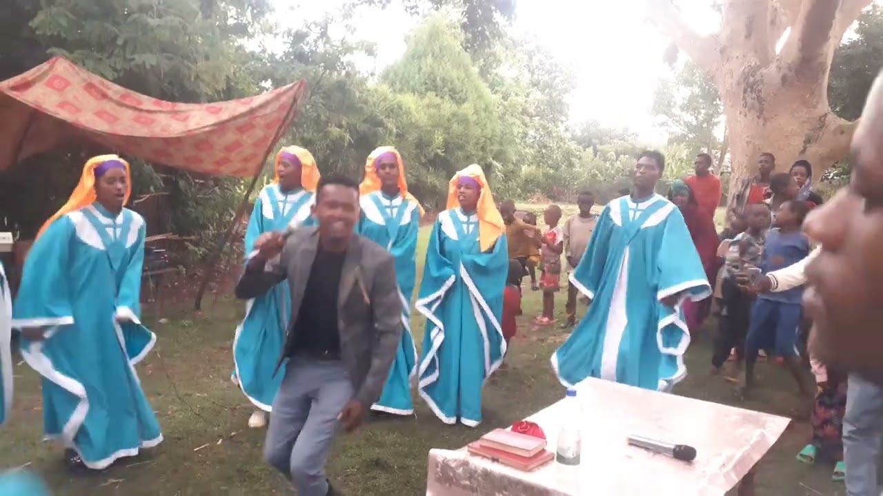 ዘማሪ ተመስገን ተስፋዬ በአና 