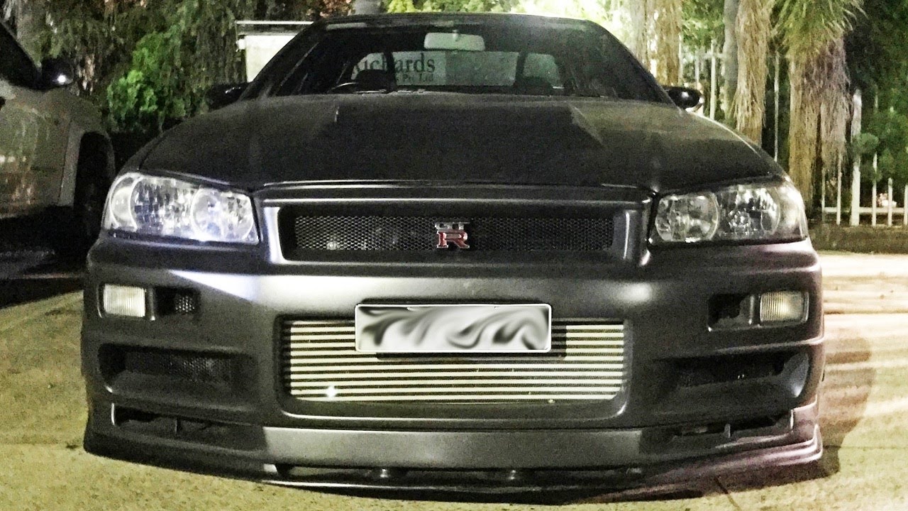 Nissan Skylines STREET RACING - R34 GTR Gets BUSTED!!