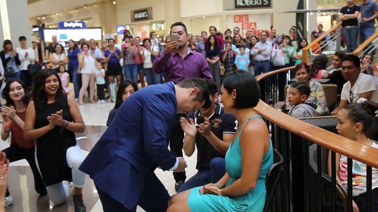 Propuesta de Matrimonio Rene & Denisse Flasmob Gran Plaza GDL