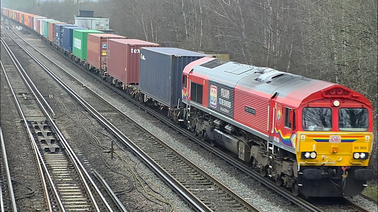Class 66: DB 66068 Passes Worting Junction 