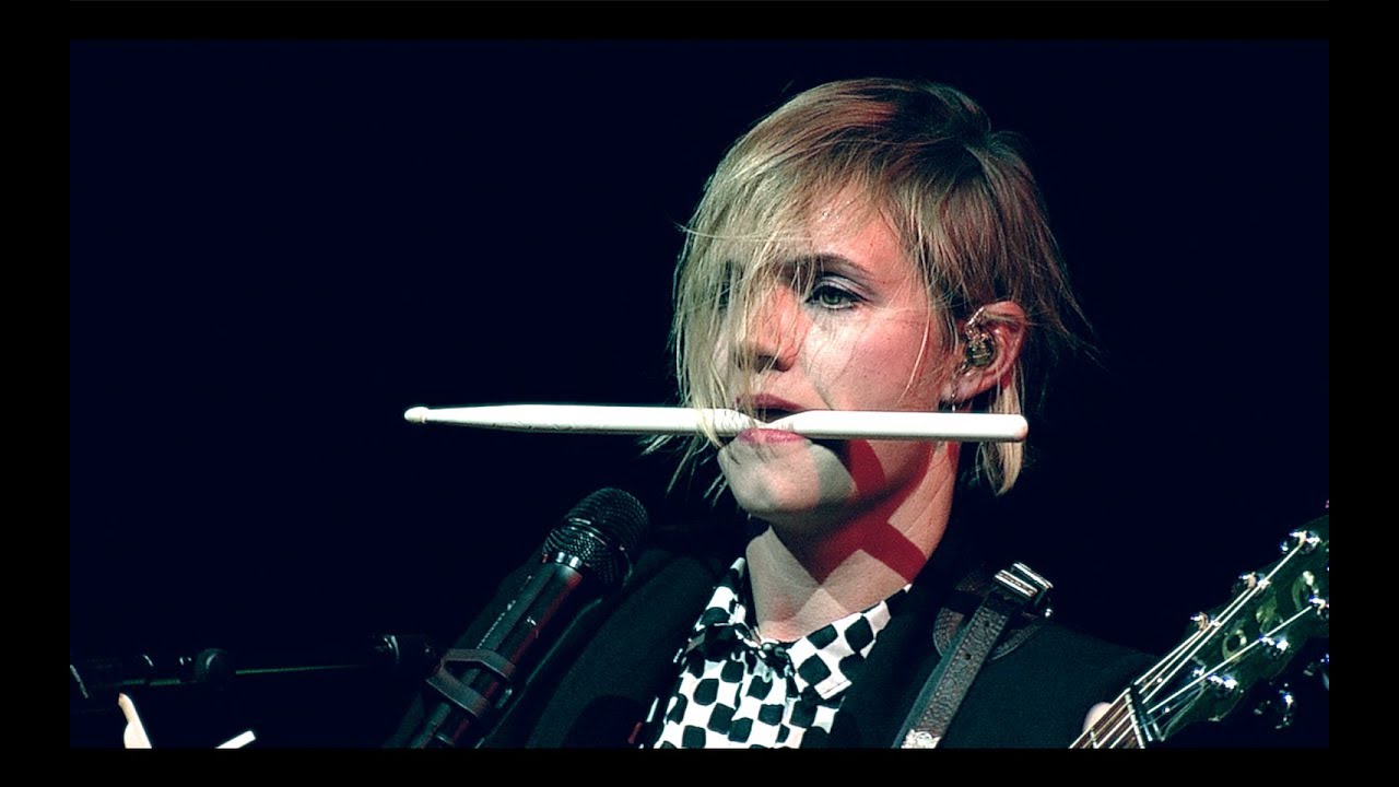 Baskery - Throw A Bone - Live at Linz Arena