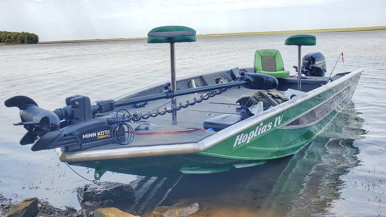 ПЛАТФОРМЕННАЯ ЛОДКА, ИДЕАЛЬНО ПОДХОДИТ ДЛЯ СПОРТИВНОЙ РЫБАЛКИ black bass uai nautica