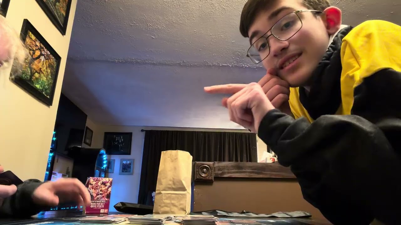 Opening packs of OP14 (with my cat too)