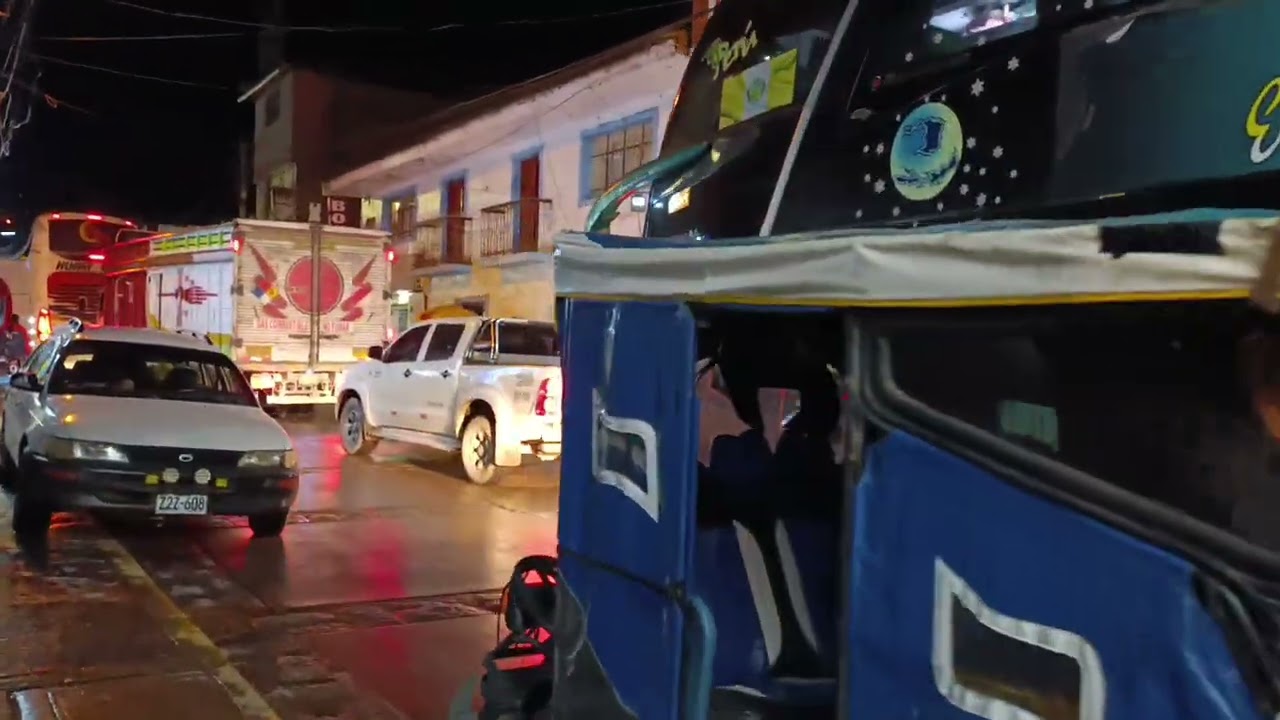 Comercio nocturno en una provincia de la sierra peruana 
