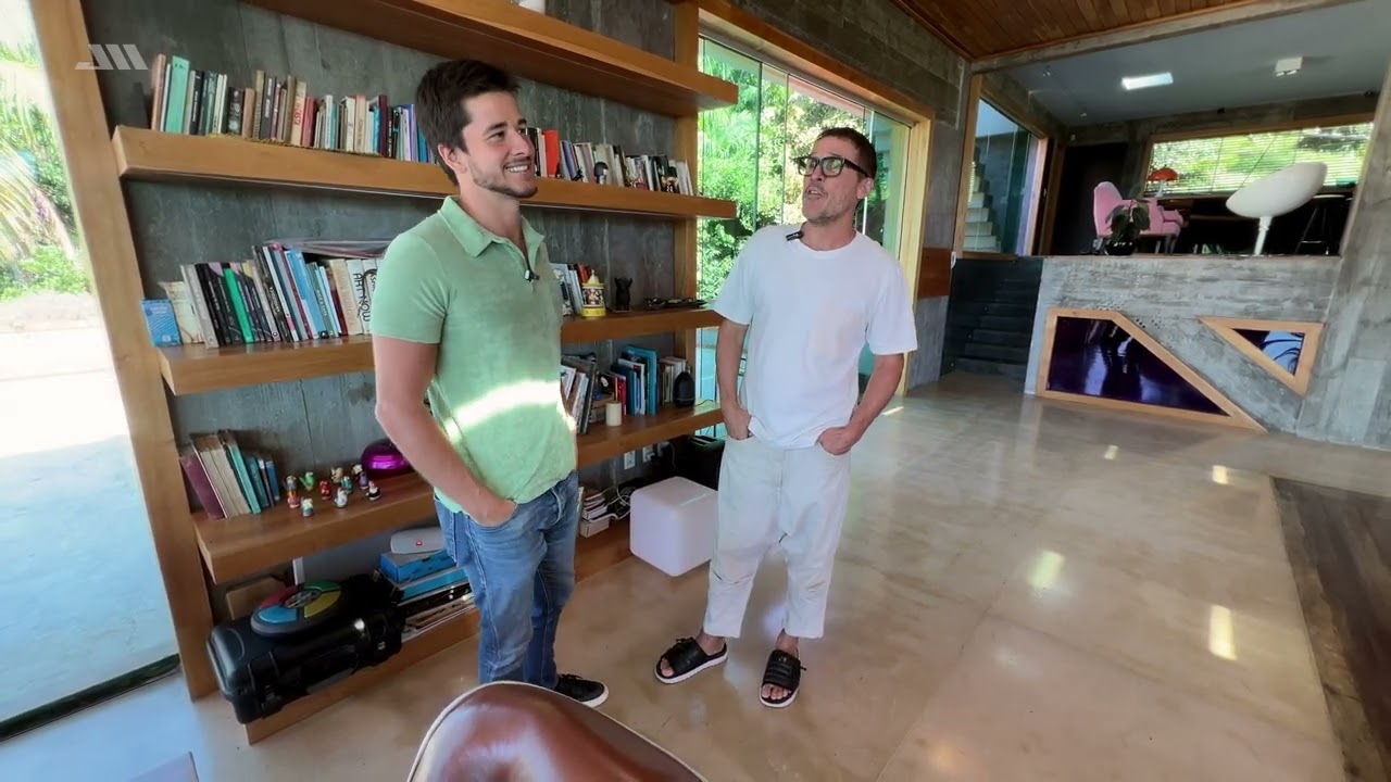 Casa à Venda na Praia do Estaleiro - Vista Mar, Privacidade e Arquitetura Incomparável | J. Maurício